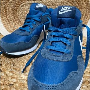 Nike Youth US 6Y  Brand new , never worn !  Excellent condition!